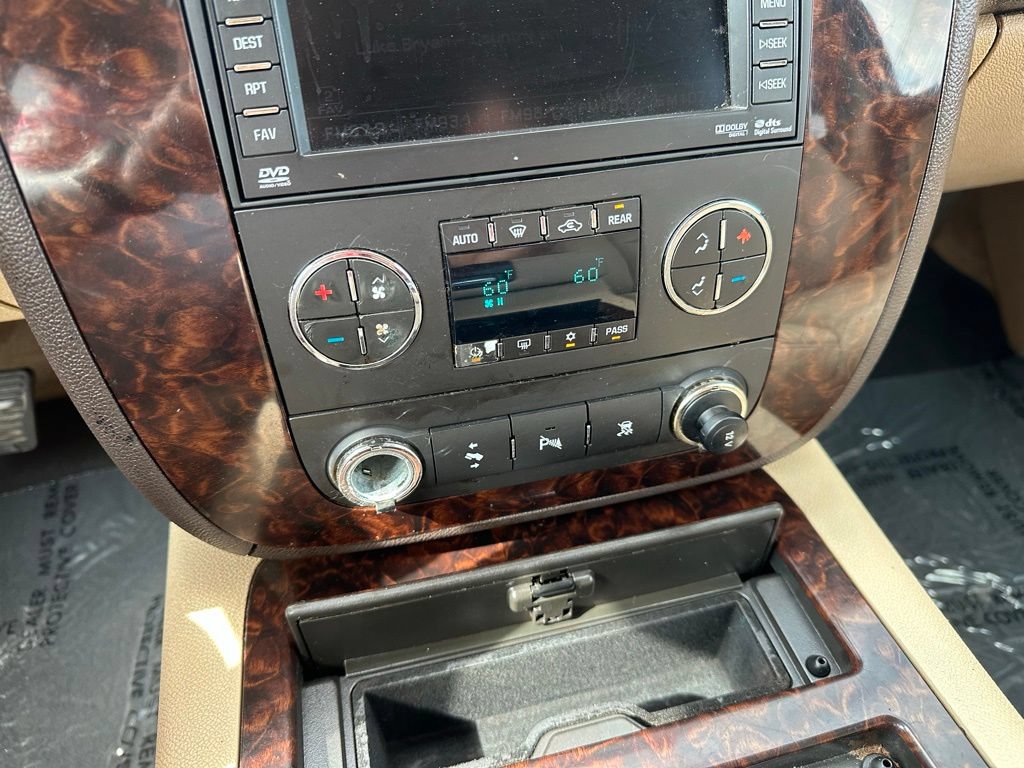 Used 2011 GMC Yukon XL Denali RWD image 27