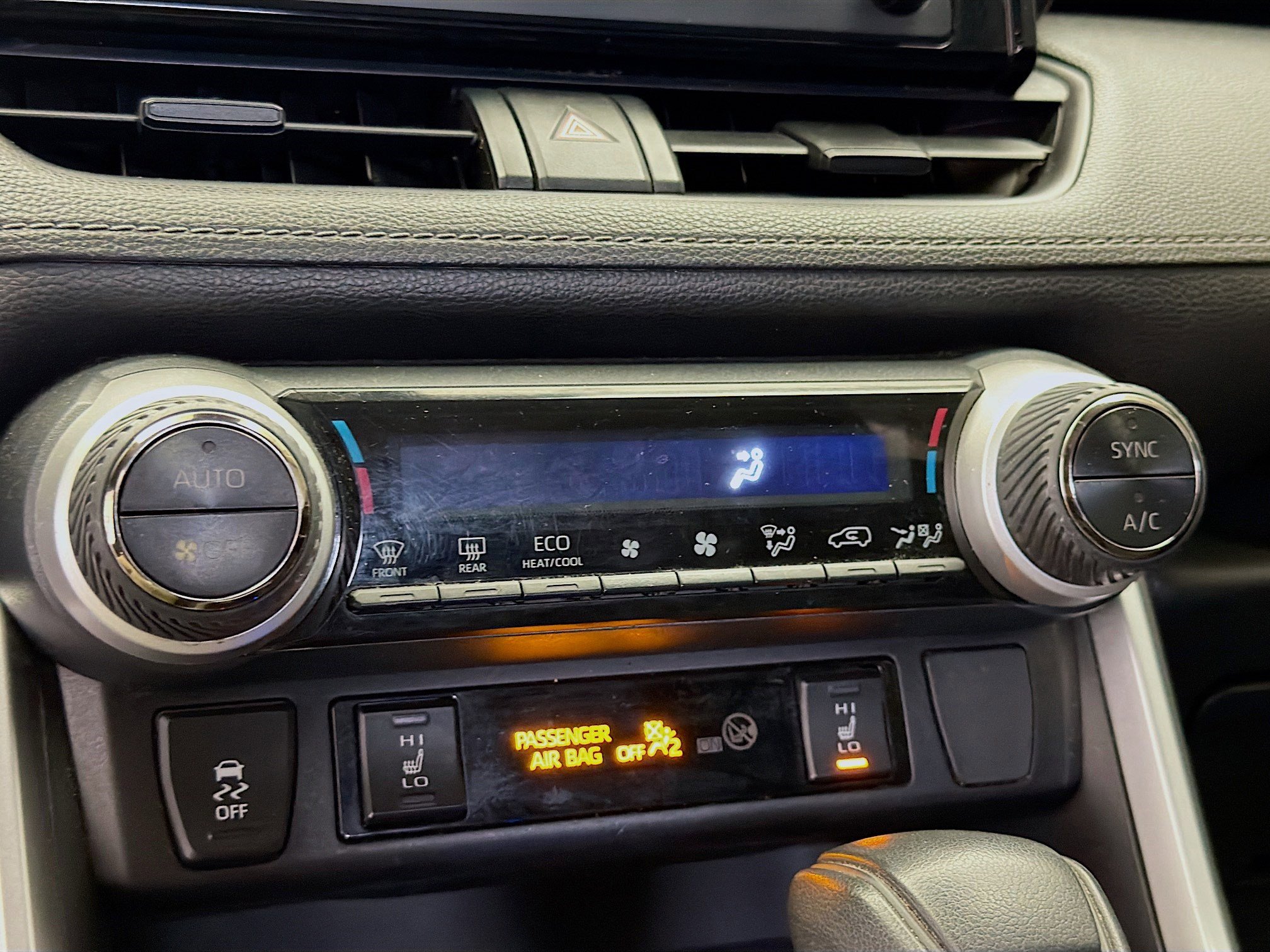 Used 2019 Toyota RAV4 XLE w/ Convenience Package image 9