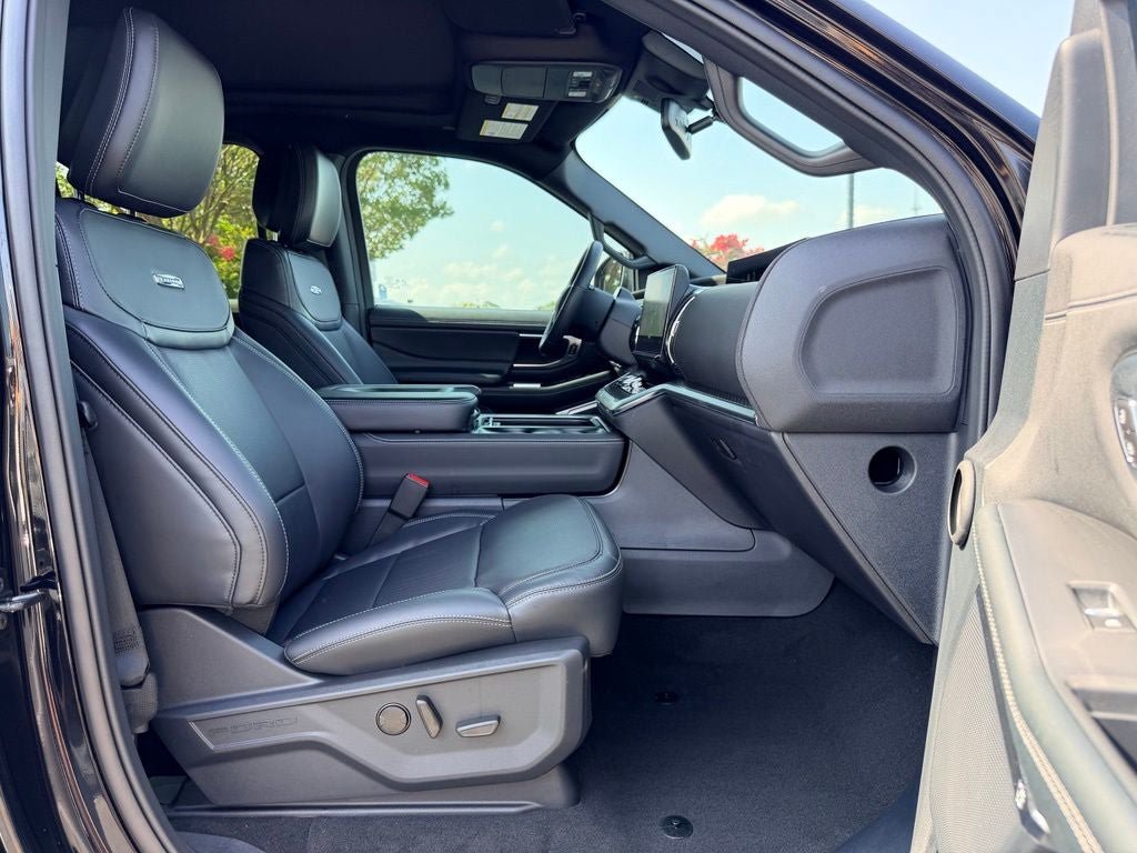 New 2026 Ford Expedition Max Platinum w/ Stealth Appearance Package AWD/4WD image 8