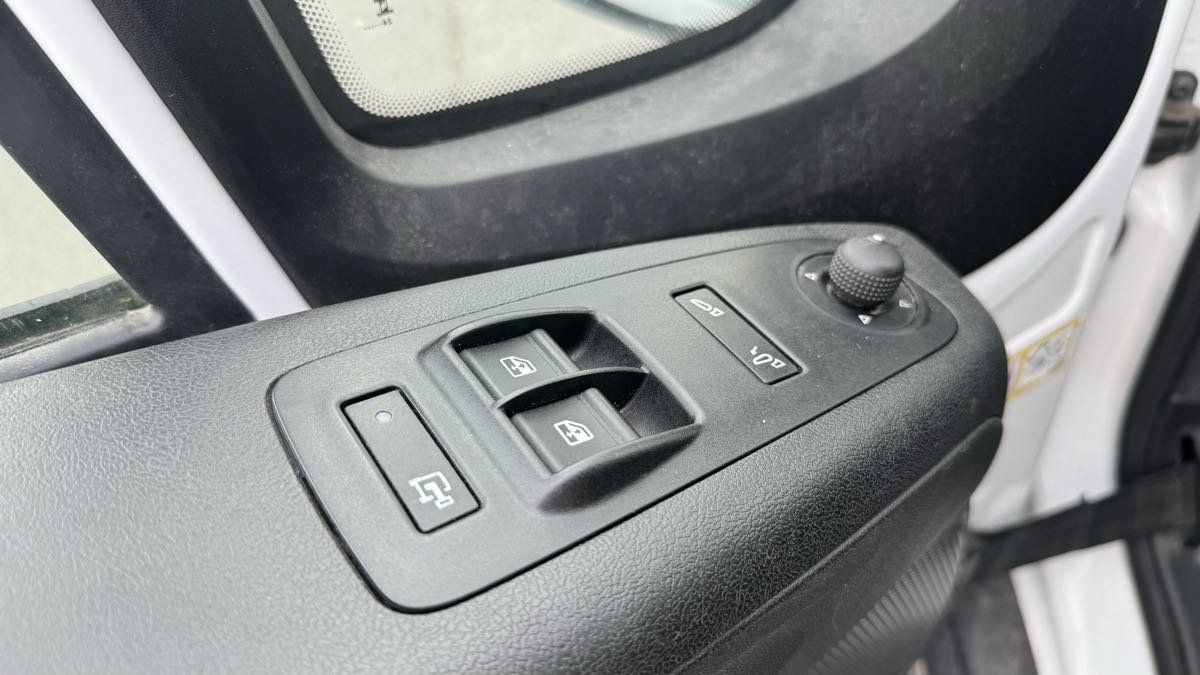 Used 2025 RAM ProMaster 2500 w/ Convenience Group FWD image 10