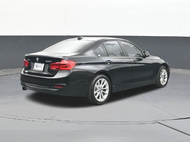 Used 2018 BMW 320i xDrive Sedan AWD/4WD image 14
