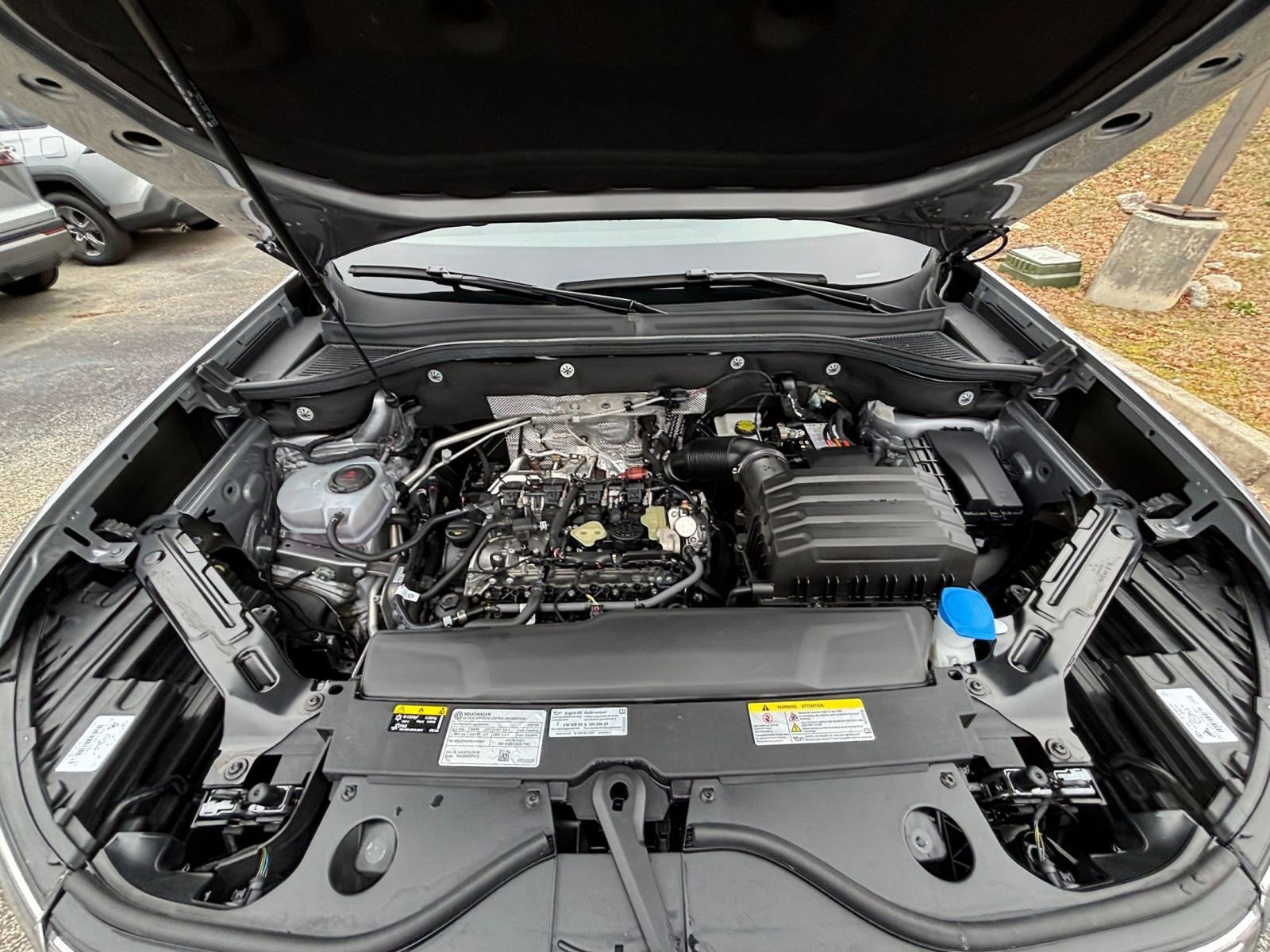 Used 2025 Volkswagen Atlas Cross Sport SE image 32