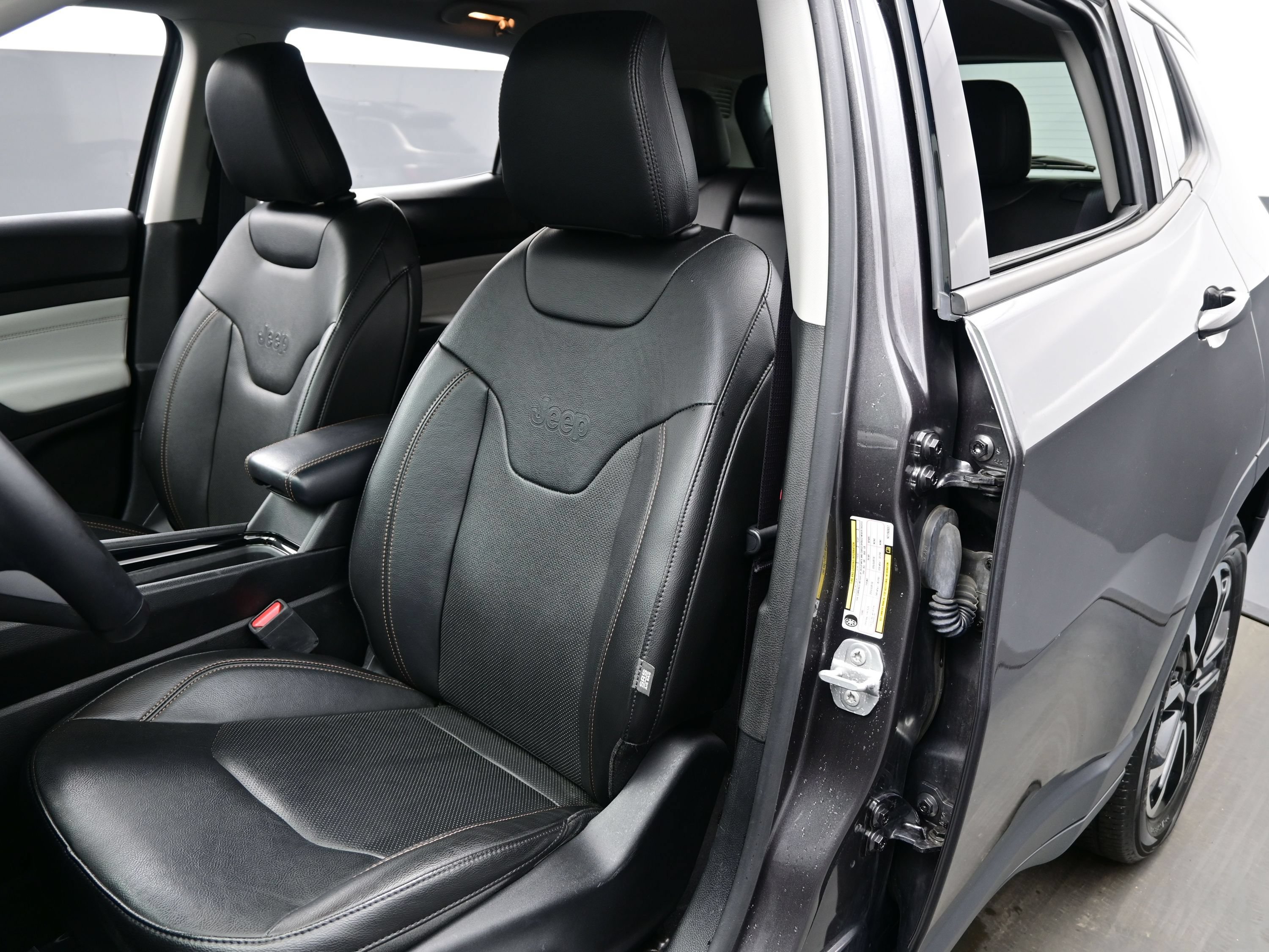 Used 2022 Jeep Compass Limited AWD/4WD image 14