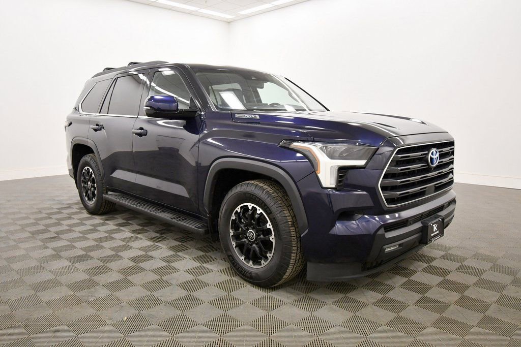 Used 2023 Toyota Sequoia SR5 w/ SR5 Premium Package AWD/4WD image 10