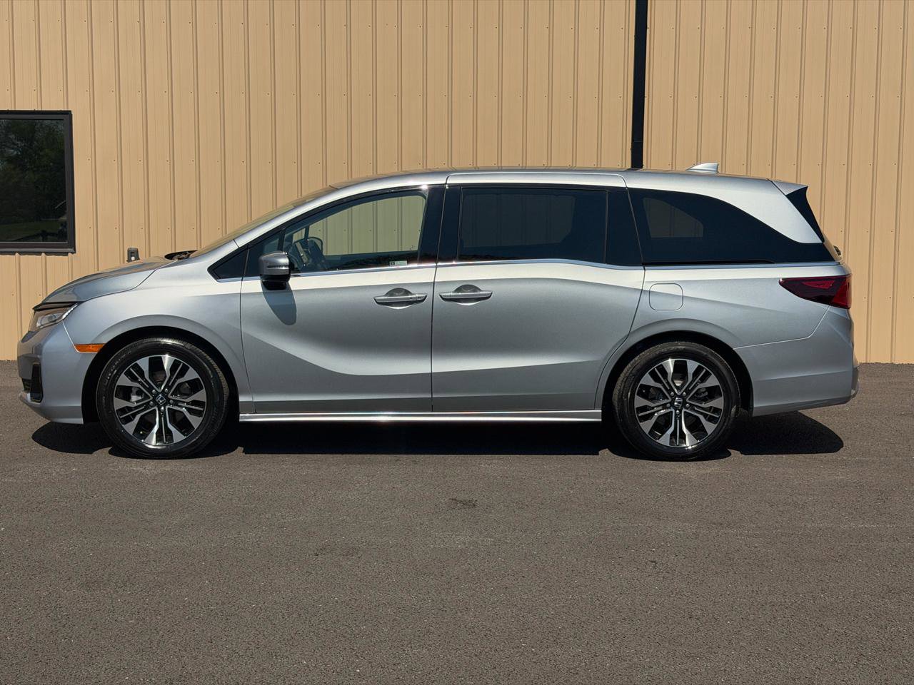 Used 2025 Honda Odyssey Elite image 7