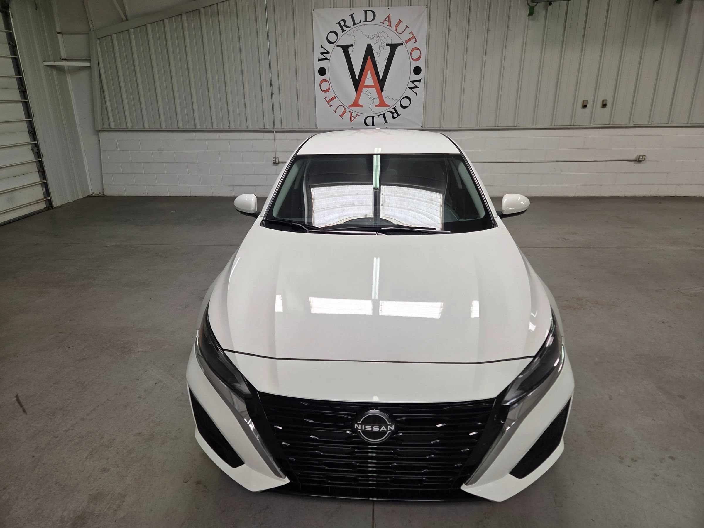 Used 2023 Nissan Altima 2.5 SV FWD image 12