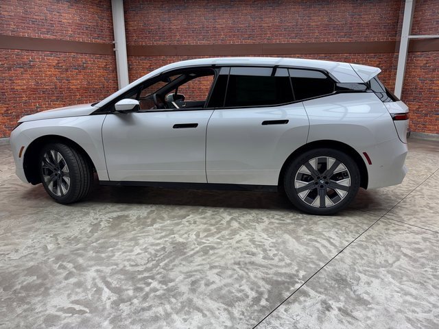 Used 2026 BMW iX xDrive45 image 2