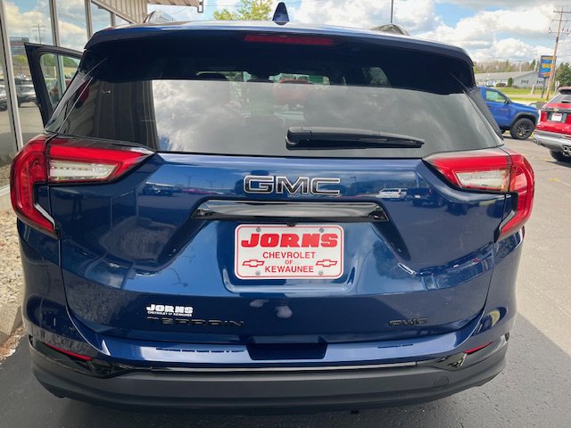 Used 2022 GMC Terrain SLE w/ Driver Convenience Package image 12