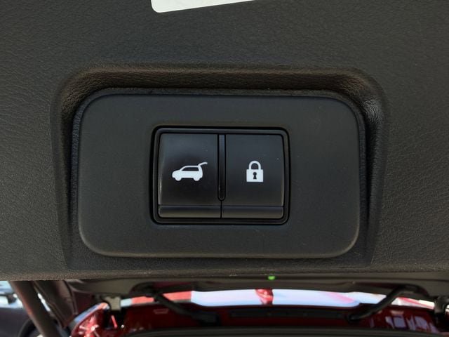 Used 2025 Nissan Rogue SV AWD/4WD image 29