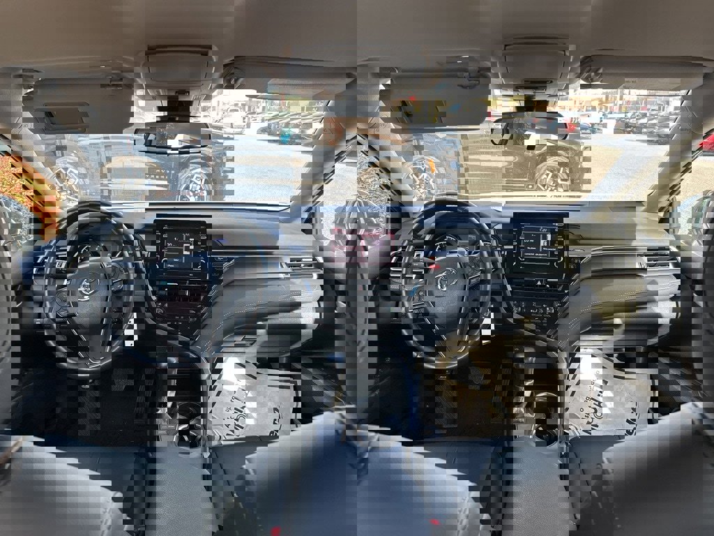 Used 2024 Toyota Camry SE image 2
