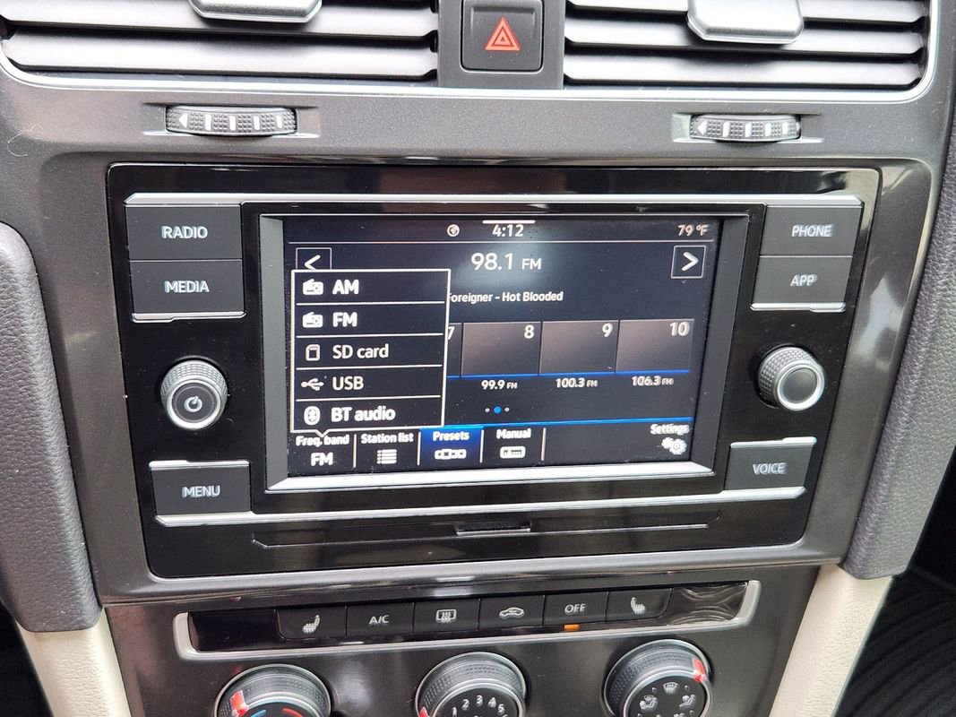 Used 2020 Volkswagen Golf 4-Door image 17