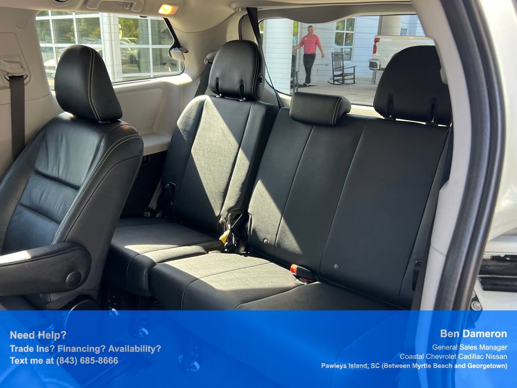 Used 2017 Toyota Sienna SE Premium FWD image 18