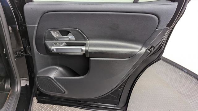 Used 2021 Mercedes-Benz GLB 250 w/ Premium Package image 21