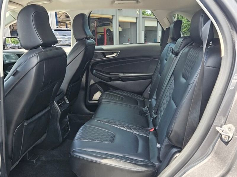 Used 2024 Ford Edge Titanium image 7
