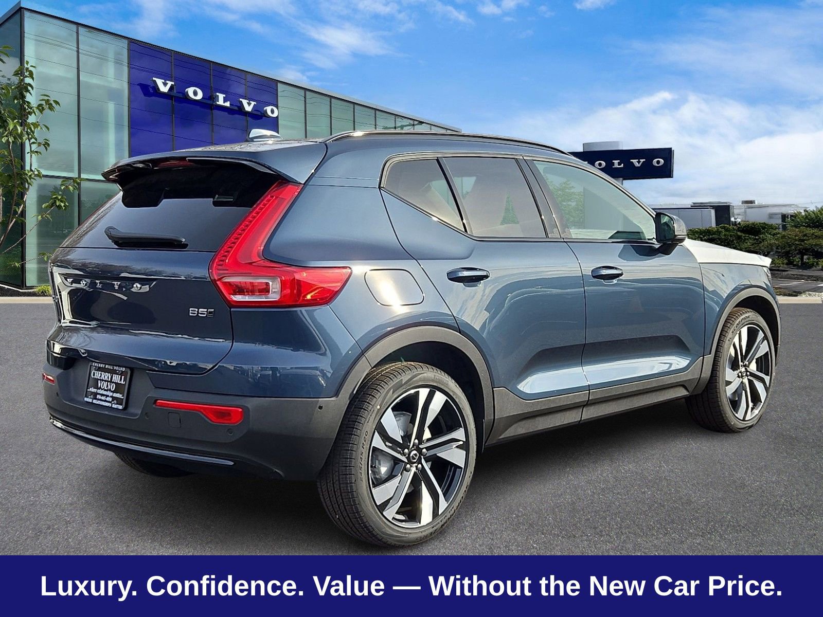 New 2026 Volvo XC40 B5 Plus w/ Protection Package Premier AWD/4WD image 5