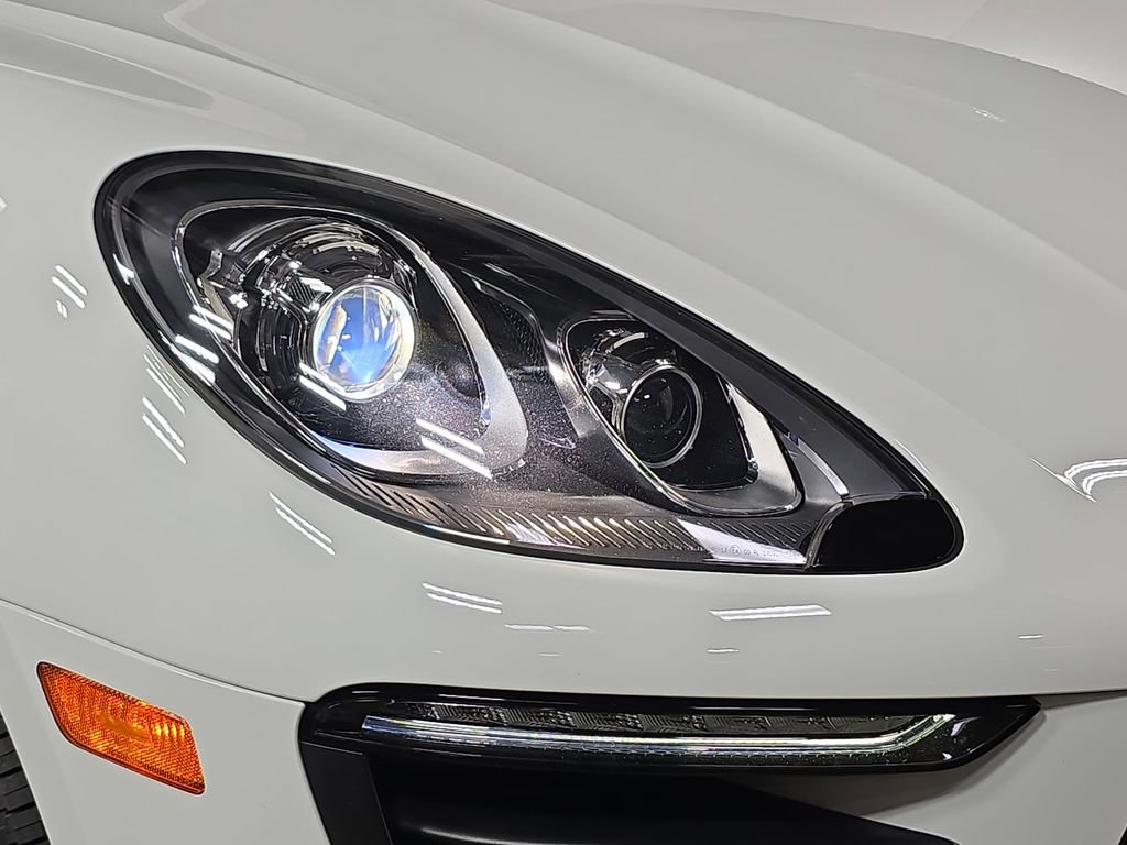 Used 2018 Porsche Macan AWD/4WD image 12