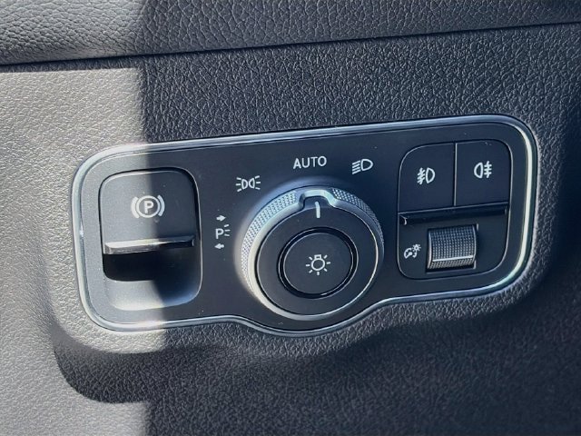 New 2026 Mercedes-Benz GLB 250 4MATIC image 9
