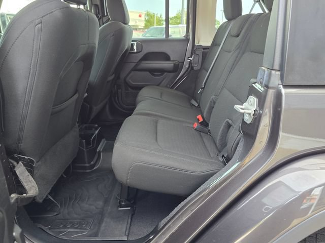 Used 2019 Jeep Wrangler Unlimited Sahara w/ Cold Weather Group AWD/4WD image 29