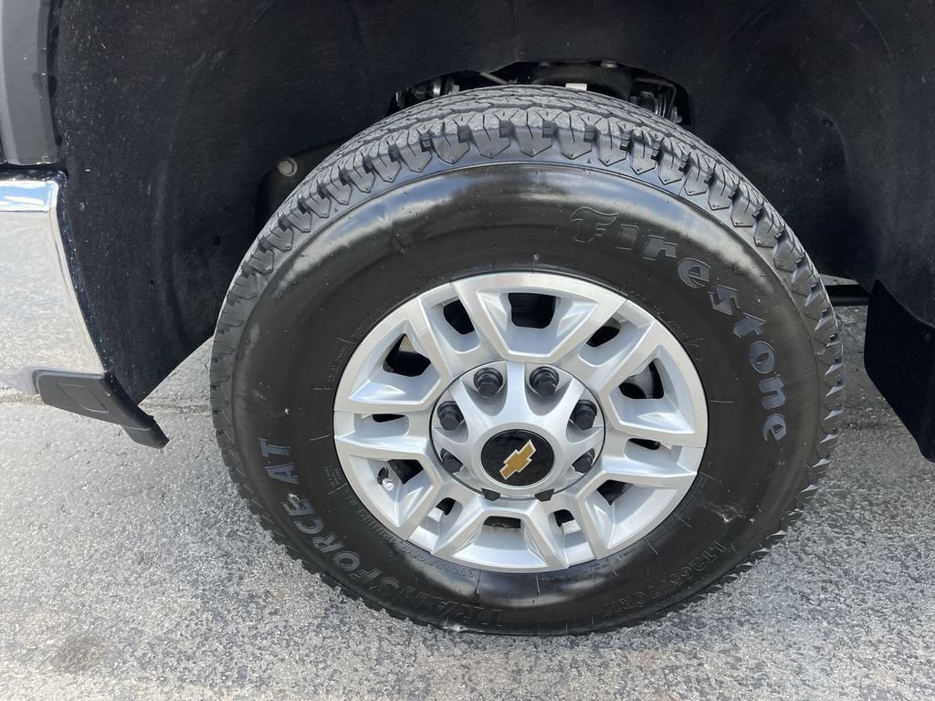 Used 2025 Chevrolet Silverado 2500 LT w/ Convenience Package AWD/4WD image 2
