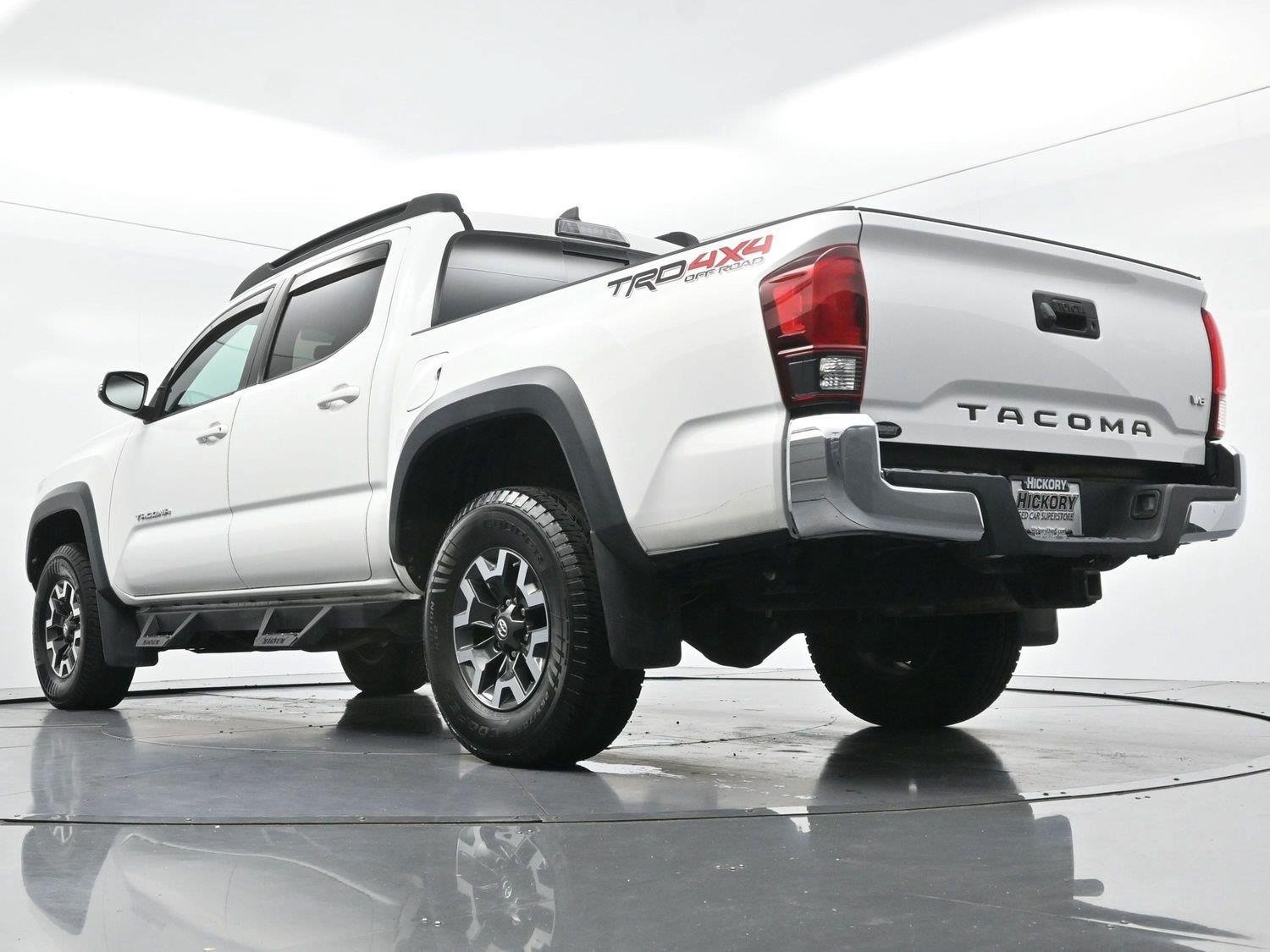 Used 2018 Toyota Tacoma TRD Off-Road AWD/4WD image 46