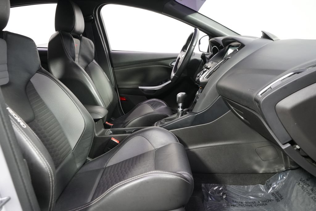 Used 2018 Ford Focus ST w/ Equipment Group 401A FWD image 16