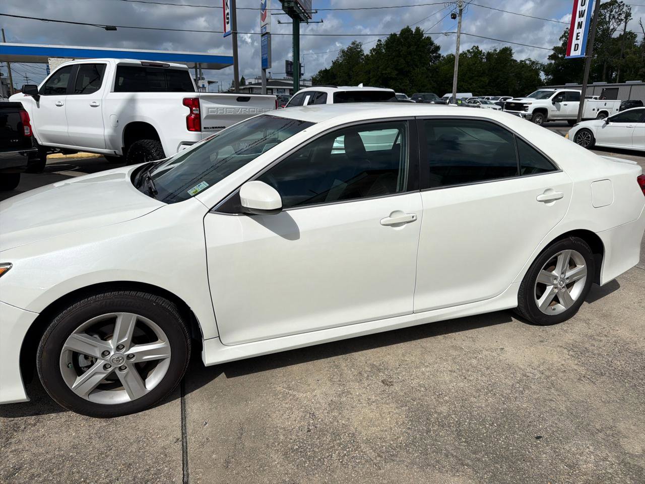 Used 2014 Toyota Camry SE image 4