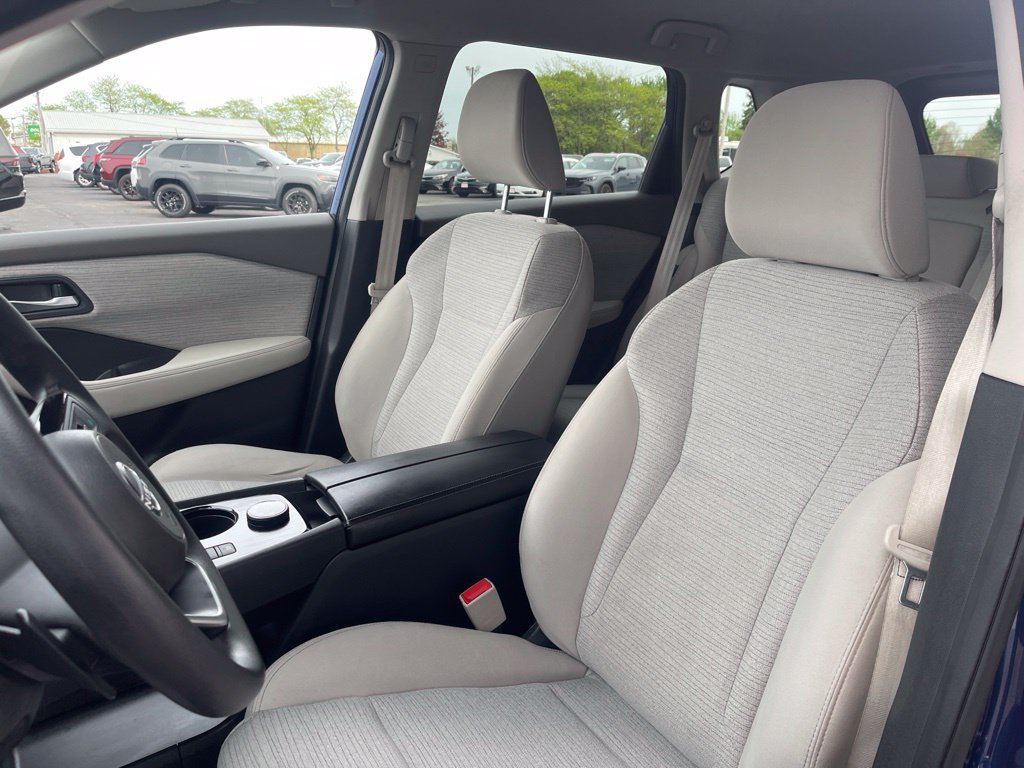 Used 2022 Nissan Rogue SV AWD/4WD image 15
