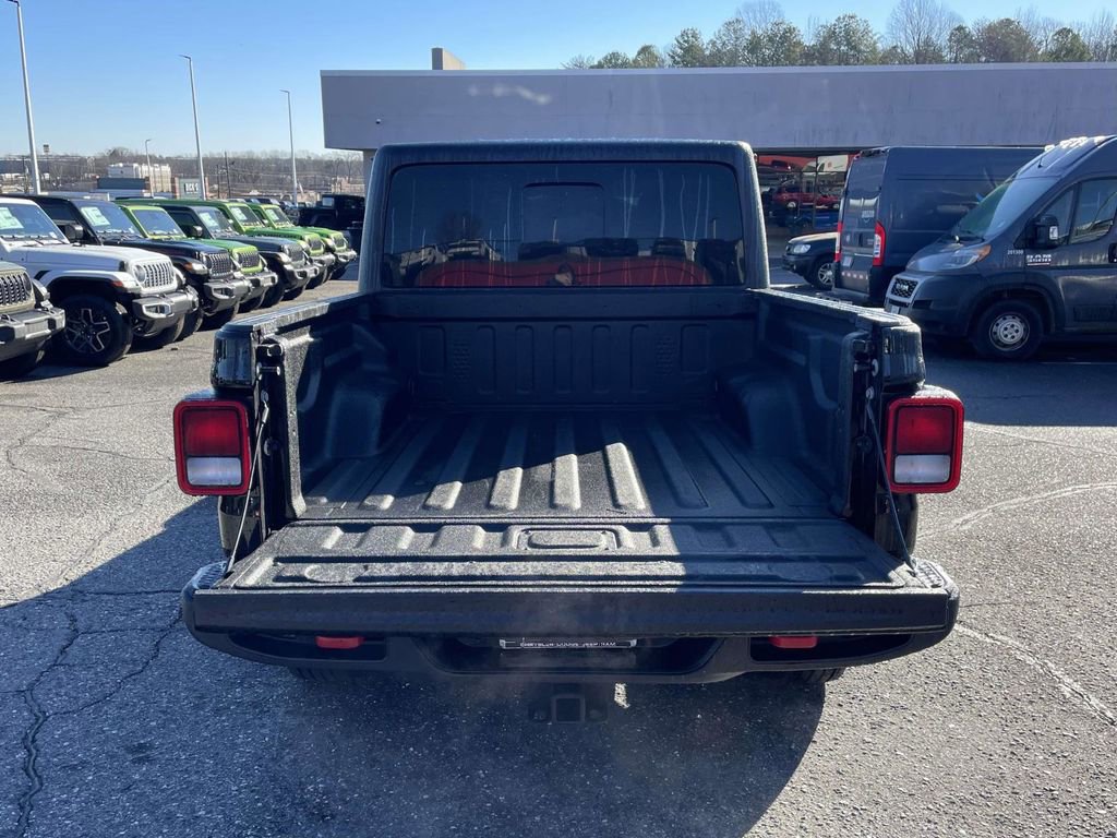 Certified 2023 Jeep Gladiator Sport image 40