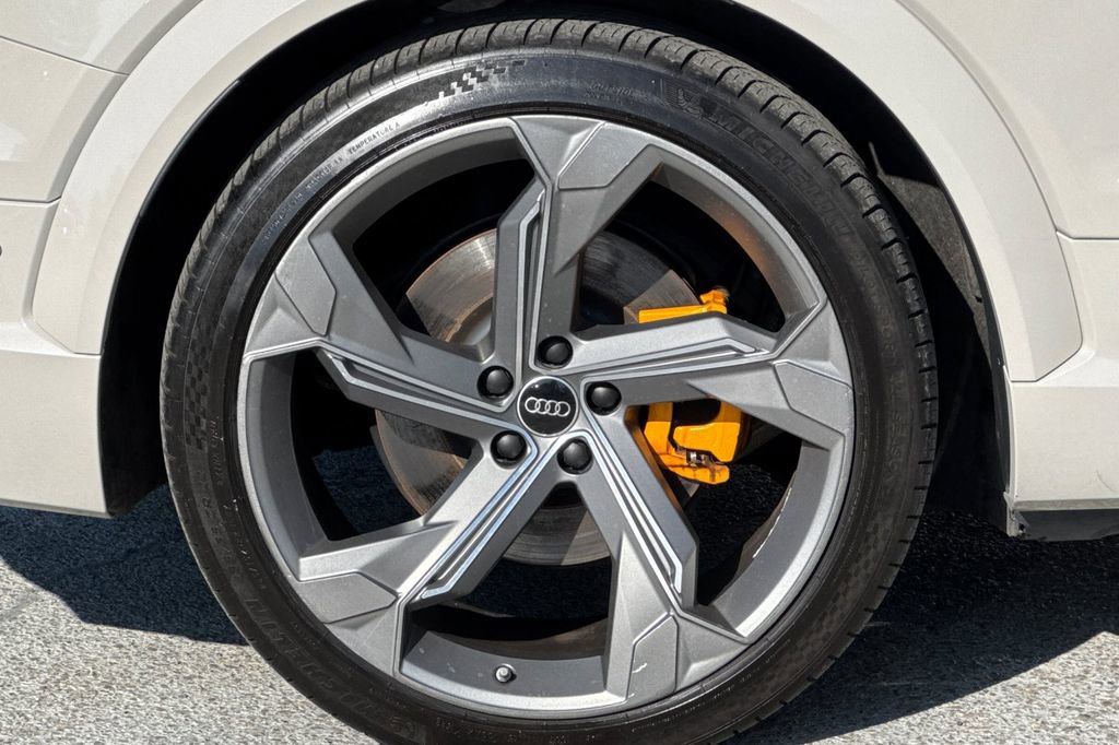 Used 2022 Audi e-tron S Prestige image 25