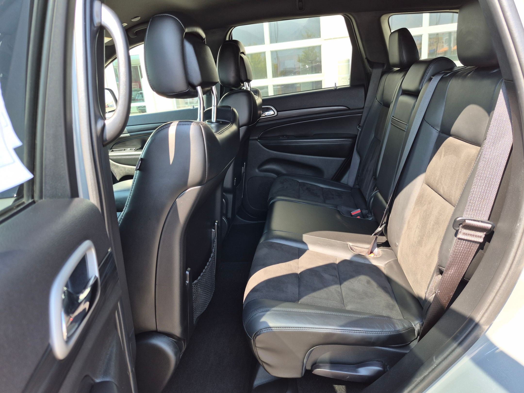 Used 2020 Jeep Grand Cherokee Altitude AWD/4WD image 30