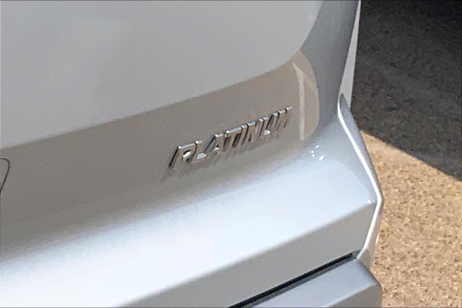 Used 2024 Nissan Pathfinder Platinum FWD image 10