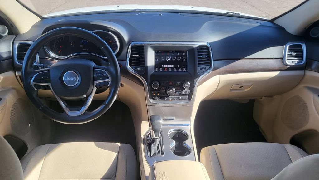 Used 2018 Jeep Grand Cherokee Laredo AWD/4WD image 28