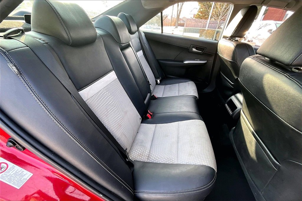 Used 2013 Toyota Camry SE image 31