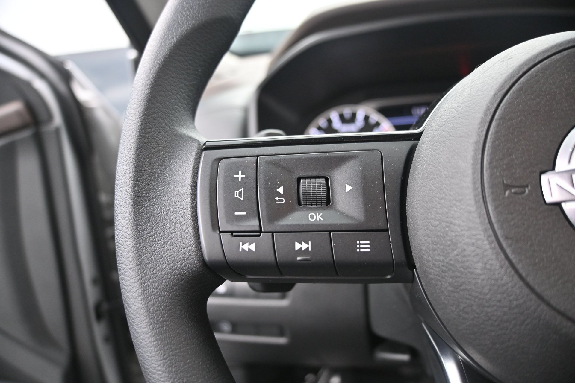 Used 2023 Nissan Rogue SV AWD/4WD image 22