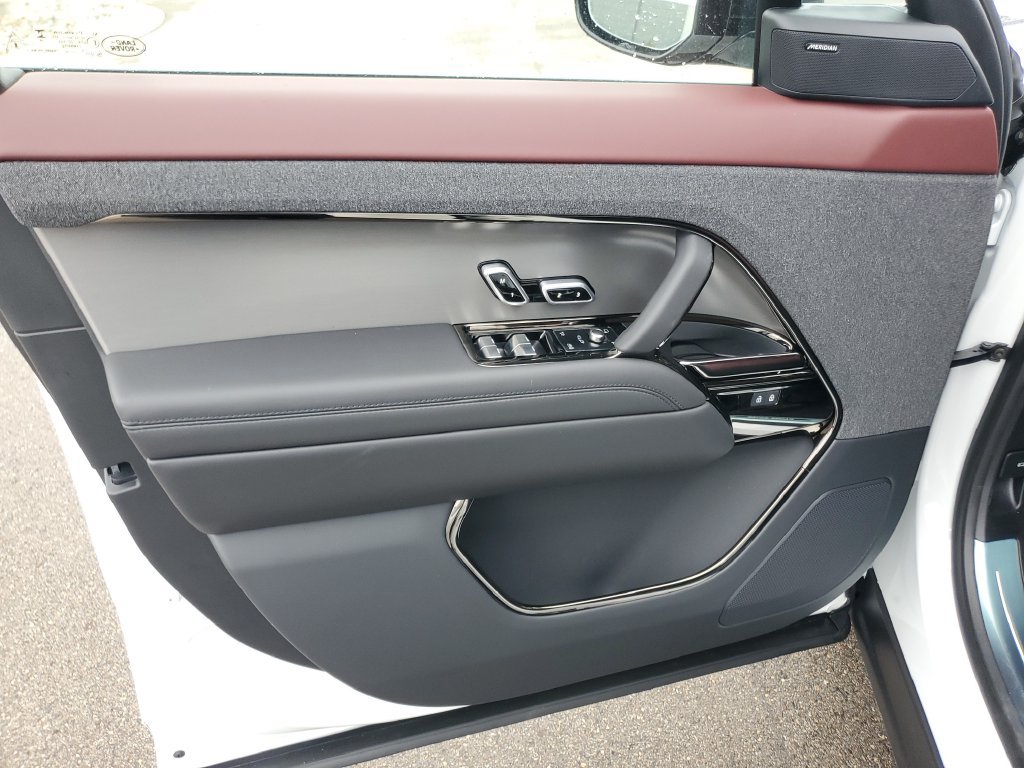 New 2027 Land Rover Range Rover Sport Dynamic SE AWD/4WD image 7