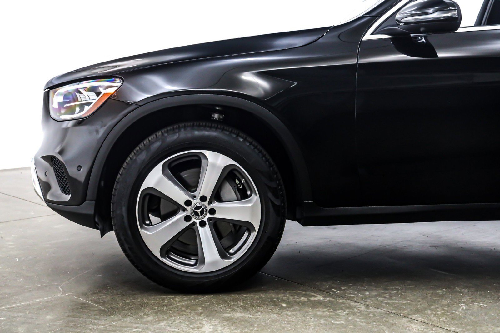 Used 2022 Mercedes-Benz GLC 300 w/ Premium Package Lite image 10