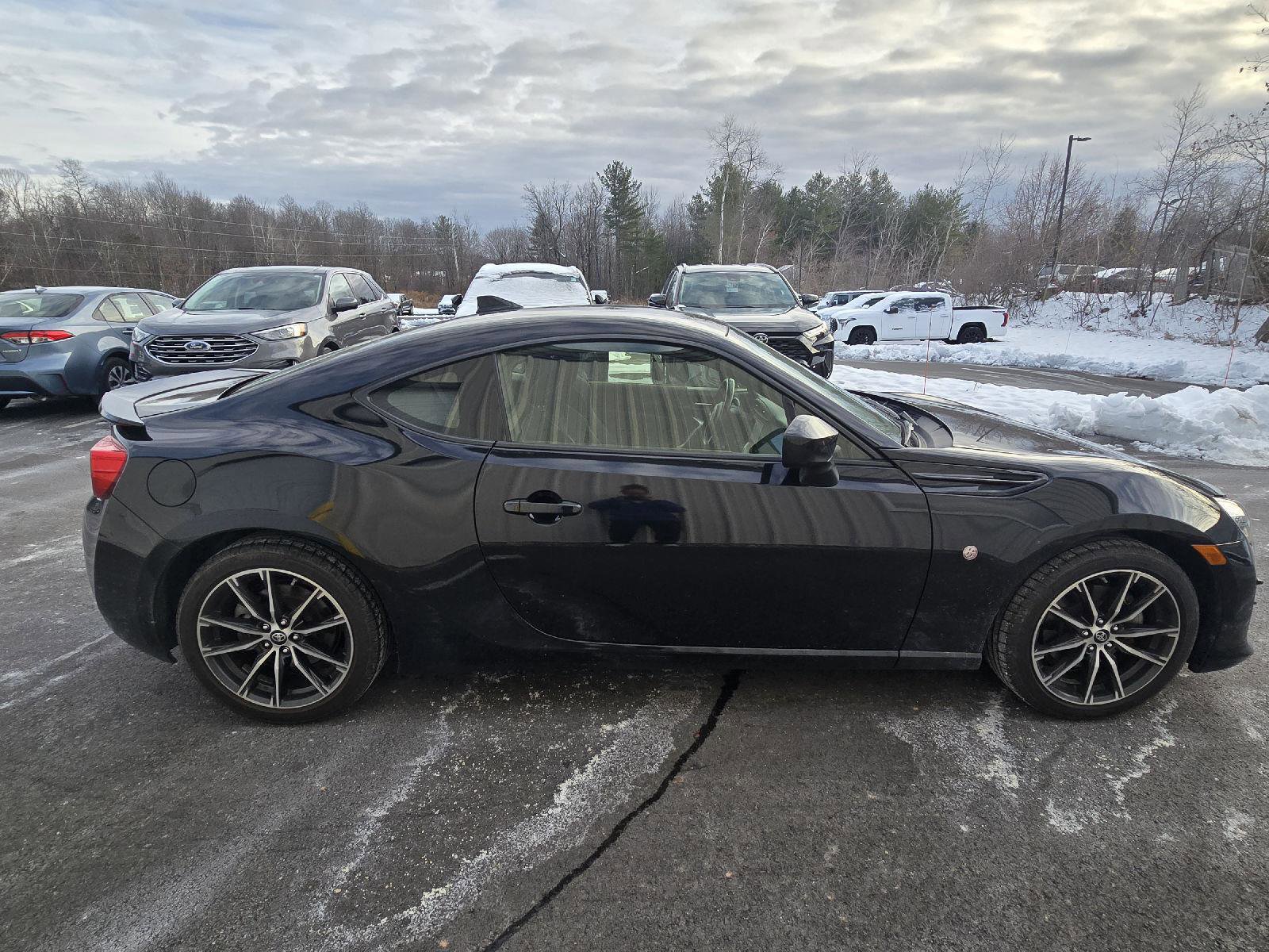 Used 2017 Toyota 86 image 2