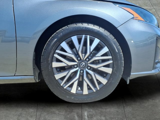 Used 2023 Nissan Altima 2.5 SV FWD image 9
