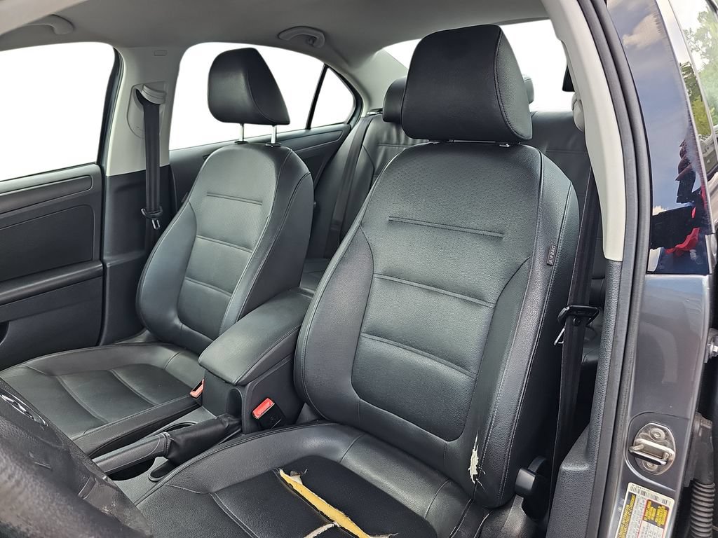 Used 2011 Volkswagen Jetta SE FWD image 16