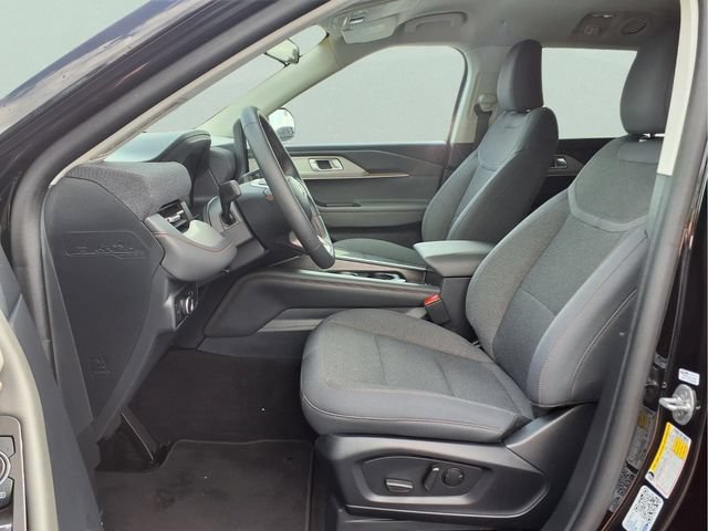 Used 2025 Ford Explorer Active AWD/4WD image 12