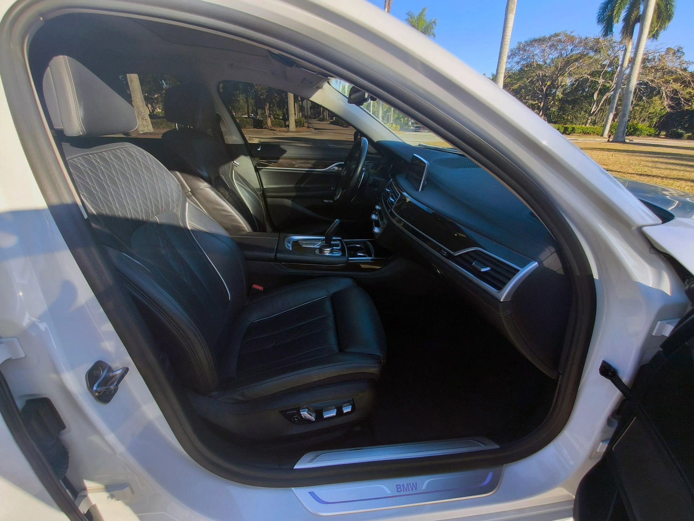 Used 2018 BMW 750i xDrive image 37