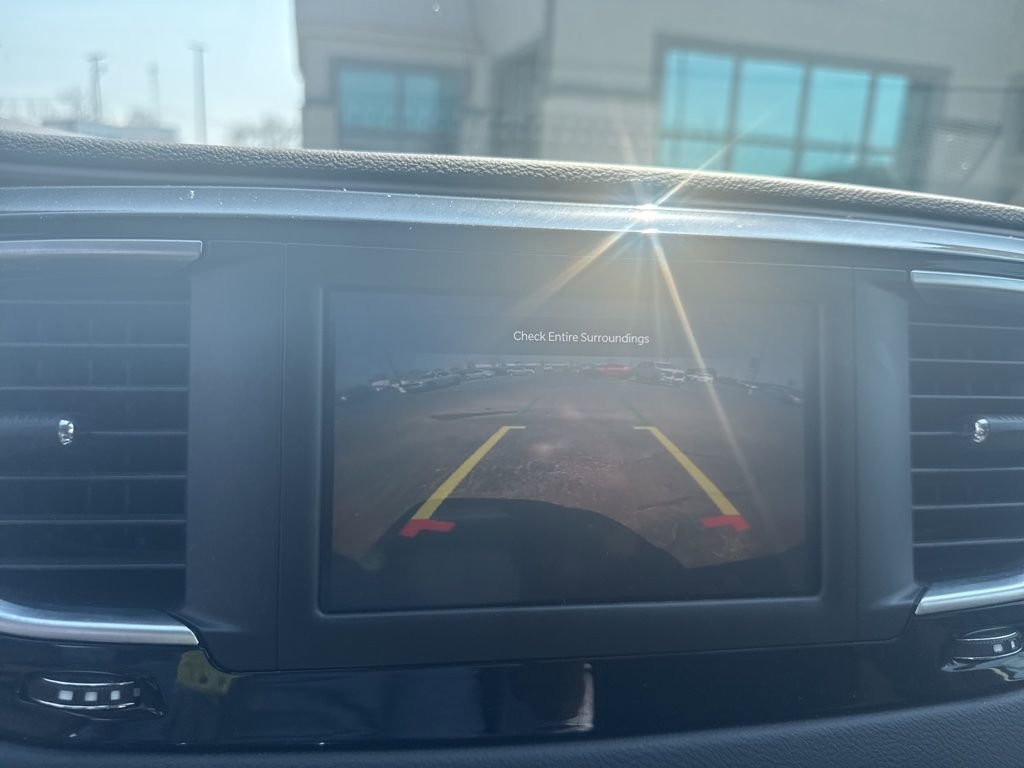 Used 2023 Chrysler Voyager LX image 18