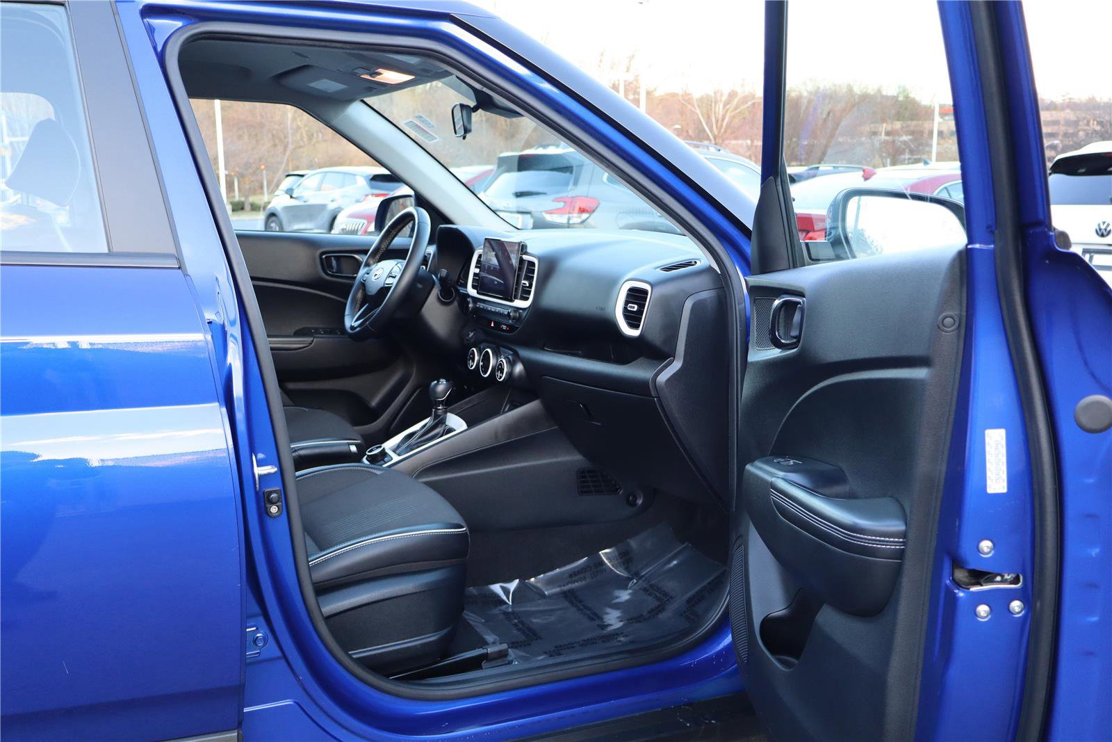 Used 2023 Hyundai Venue Limited w/ Cargo Package image 28