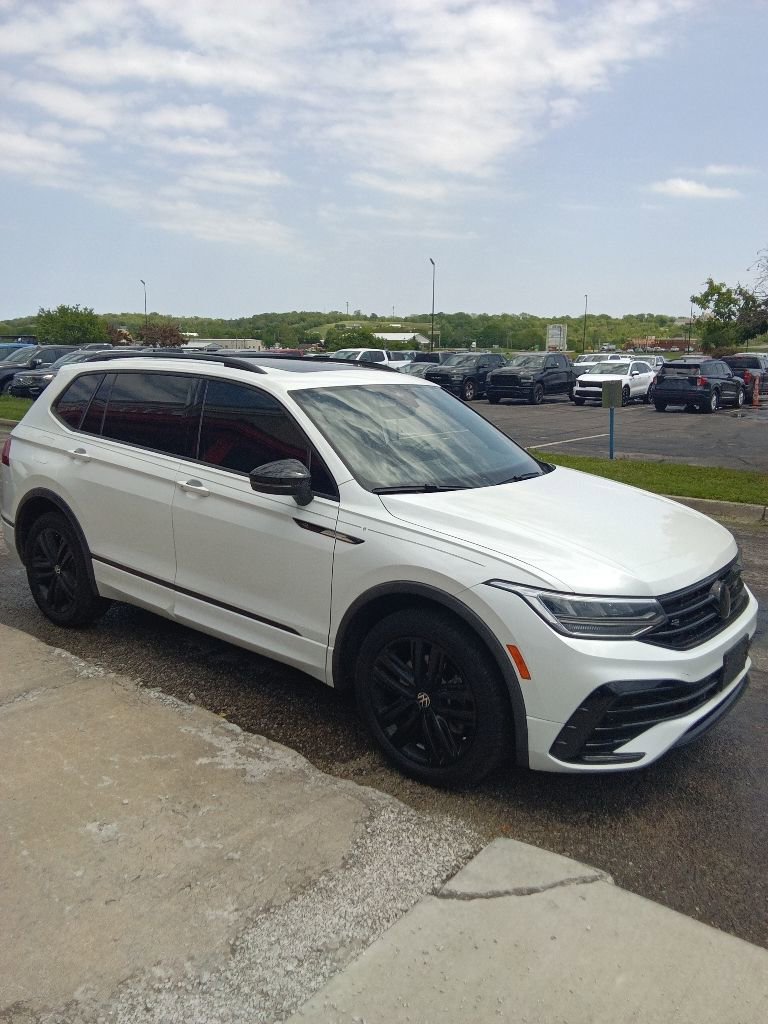 Used 2022 Volkswagen Tiguan SE R-Line FWD image 7
