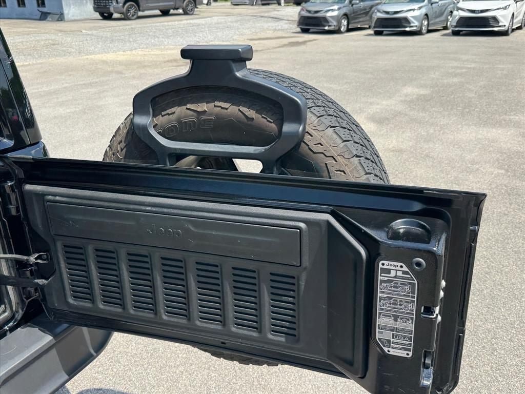 Used 2023 Jeep Wrangler Unlimited Sahara AWD/4WD image 17