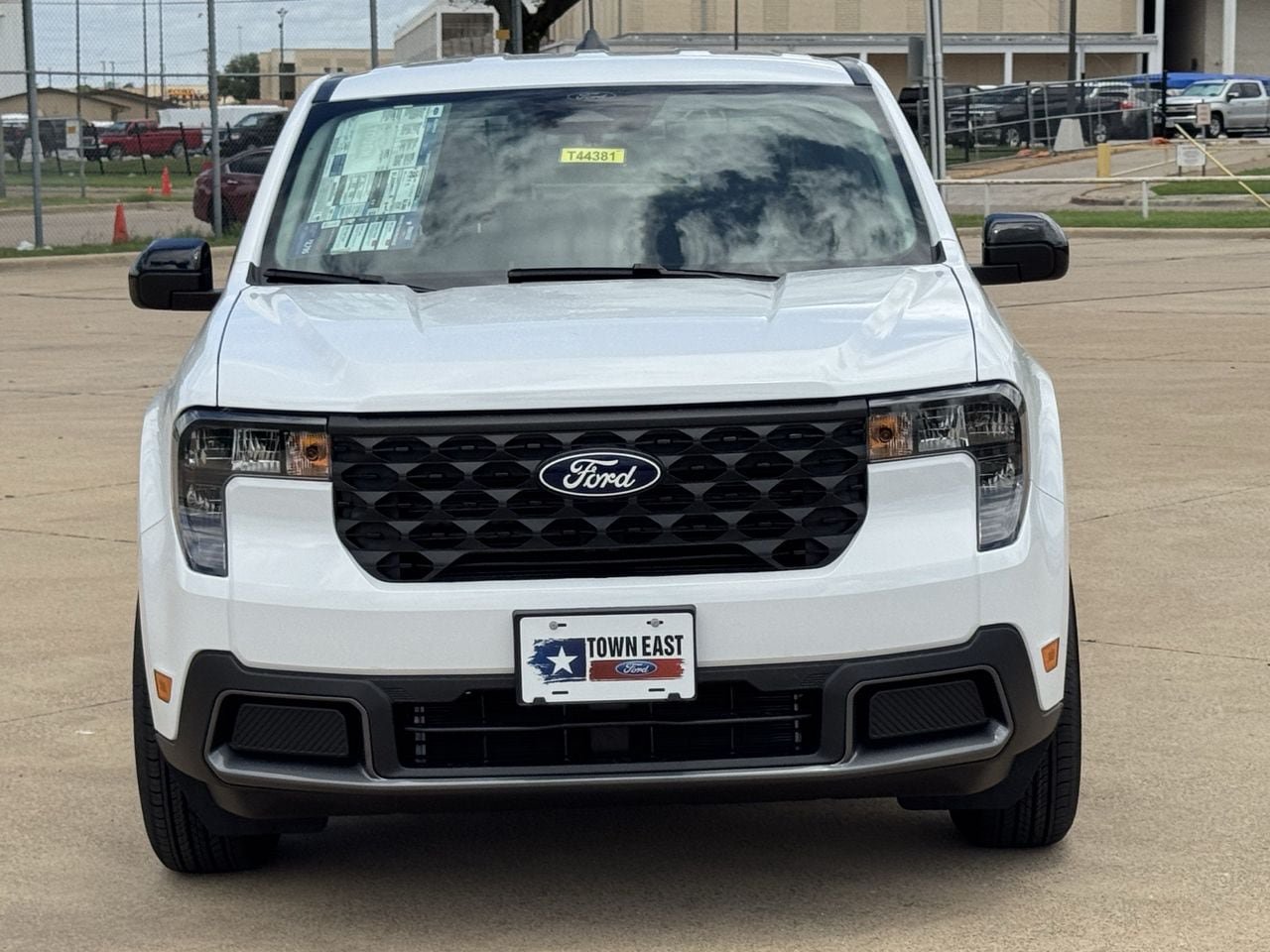 New 2026 Ford Maverick XLT w/ XLT Luxury Package FWD image 8
