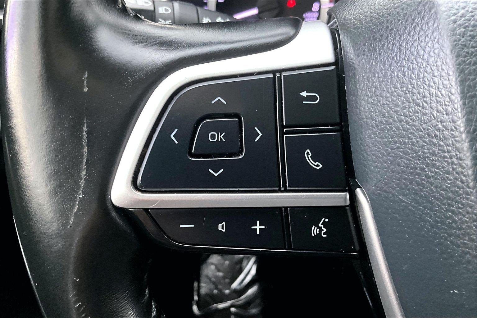 Used 2023 Toyota Highlander XLE AWD/4WD image 17