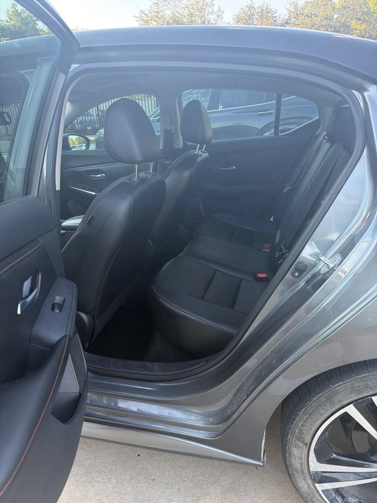 Used 2021 Nissan Sentra SR w/ SR Premium Package FWD image 17