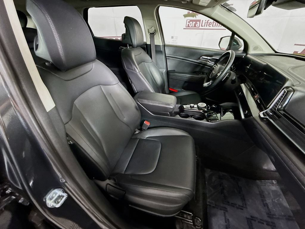 Certified 2024 Kia Sportage EX w/ EX Premium Package AWD/4WD image 33
