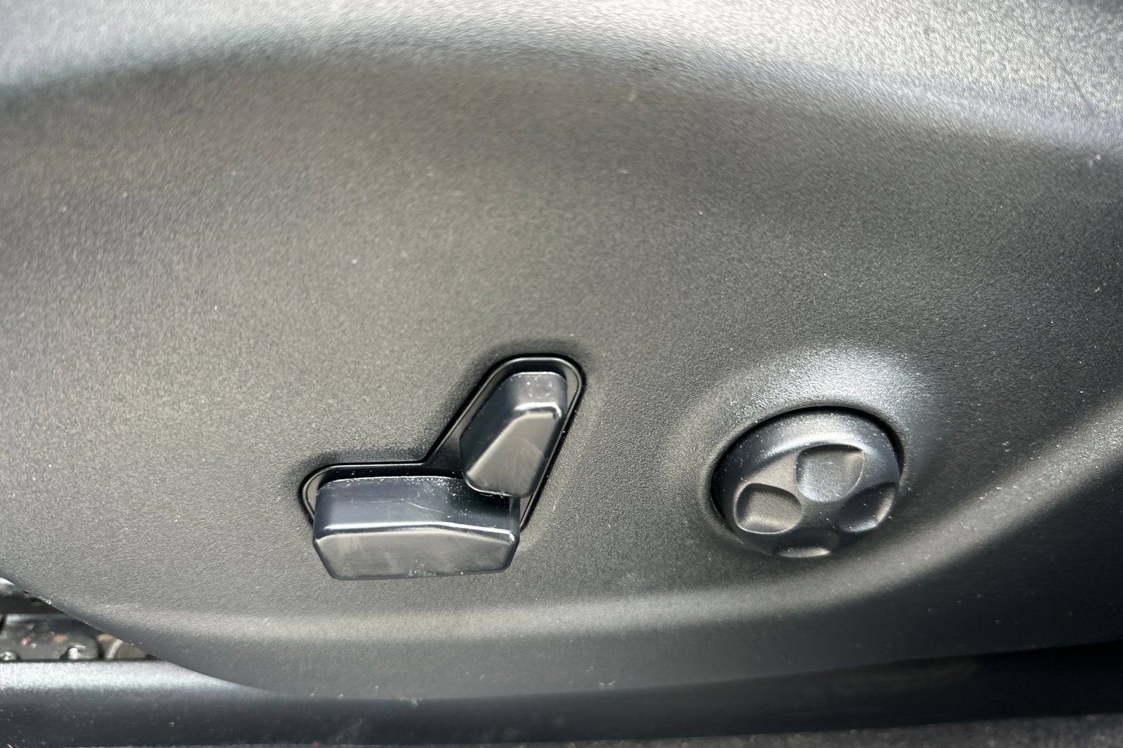 Used 2020 Jeep Cherokee Limited w/ Advanced Safety Group FWD image 13